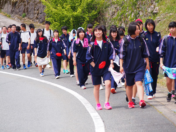 萩行路